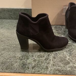 Clarks Adya Bella black suede ankle boots 👢